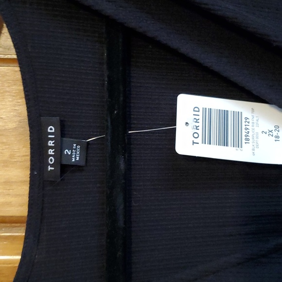 NWT Torrid Black Ribbed, Ruffled Shirt Size 2X - Picture 2 of 3